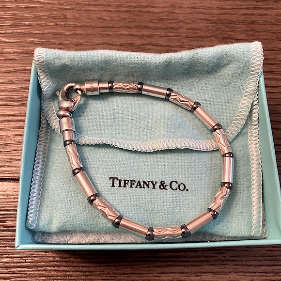 Tiffany & Co - Picture 1 of 9